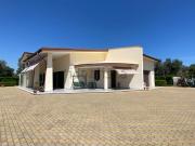 Villetta bifamiliare in vendita di 370 m² in Via Serranova