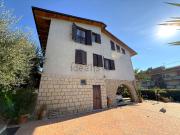 Villetta bifamiliare in vendita di 371 m² in Via Giacomo...