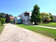 Villetta bifamiliare in vendita di 376 m² in Via Deledda, 13