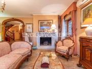 Villetta bifamiliare in vendita di 380 m² in Via Appia Sud