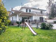 Villetta bifamiliare in vendita di 400 m² in Via Pula