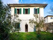 Villetta bifamiliare in vendita di 408 m² in Via del Podestà