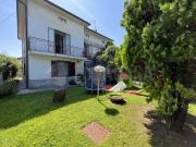 Villetta bifamiliare in vendita di 410 m² in Via G. di...