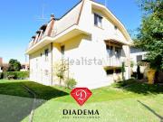 Villetta bifamiliare in vendita di 420 m² in Via...