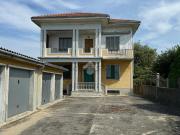 Villetta bifamiliare in vendita di 432 m² in Via Trecate, 9