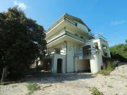 Villetta bifamiliare in vendita di 439 m² in Via San Donato