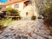 Villetta bifamiliare in vendita di 450 m² in Via Roccalumera