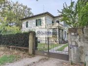 Villetta bifamiliare in vendita di 472 m² in Viale...