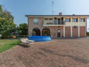 Villetta bifamiliare in vendita di 489 m² in Via Comacchio