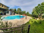 Villetta bifamiliare in vendita di 500 m² in Via Piano Rose