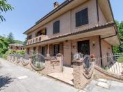 Villetta bifamiliare in vendita di 509 m² in Strada...