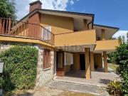 Villetta bifamiliare in vendita di 540 m² in Strada tuderte