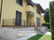 Villetta bifamiliare in vendita di 592 m² in Via...