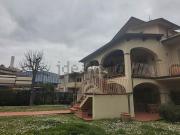 Villetta bifamiliare in vendita di 606 m² in Via Jacopo...