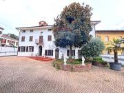 Villetta bifamiliare in vendita di 690 m² in Strada...
