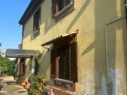 VILLETTA INDIPENDENTE CON PISCINA E VIGNETO A...