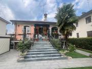 Villetta indipendente in vendita di 160 m² in Via Acqui