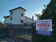 Villetta indipendente in vendita di 198 m² in Via Lago...