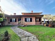 Villetta indipendente in vendita di 221 m² in Via G....