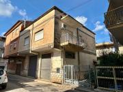 Villetta indipendente in vendita di 225 m² in Via Arnale...