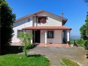 Villetta indipendente in vendita di 228 m² in Via Castellaro