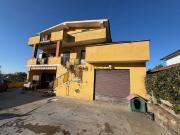 Villetta indipendente in vendita di 234 m² in Via Topino, 3