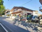 Villetta indipendente in vendita di 245 m² in Via Monti...