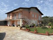 Villetta indipendente in vendita di 274 m² in Via Bologna