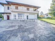 Villetta indipendente in vendita di 310 m² in Via Cesare...
