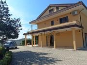 Villetta indipendente in vendita di 360 m² in Via Valle Rosa