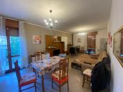 Villetta indipendente in vendita di 365 m² in Via Ghiarella