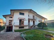 Villetta indipendente in vendita di 372 m² in Via Capitello