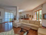 Villetta indipendente in vendita di 403 m² in Via Umbria