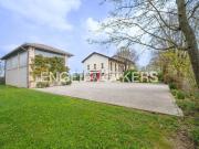 Villetta indipendente in vendita di 447 m² in Via Baradello