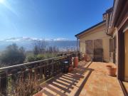 Villino a Schiera a L'Aquila in Via Bazzanese