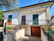 VILLINO in VENDITA a MASSA CENTRO di 4 vani