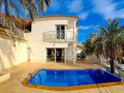 Vista Al Mar Esta elegante casa moderna ofrece una vista...