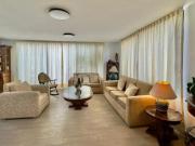 Vista Hermosa Amplia Casa con Jardín Privado y 4 Cajones...