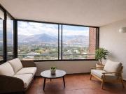 Vista oriente despejada con 2 estacionamientos