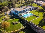 Vista Sobre a Baía e a Serra