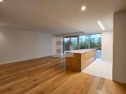 Apartamento T2 com terraço junto ao mar a escassos...