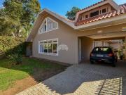 Casa com piscina, terreno de 690 m², no Abranches