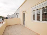 Viva nos Anjos: T1+1 Remodelado com Terraço, Marquise e...