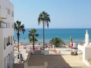 Viva o encanto da primeira linha da Praia de Quarteira