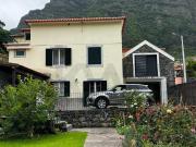 Viva ou rentabilize: moradia T6 vista Mar com 3 entradas...