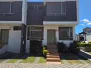 Vive cerca de todo: casa moderna en Tumbaco con 2... Vive cerca de todo: casa moderna en Tumbaco con 2...