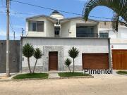 Vive cerca del mar en una casa amplia y moderna en Pimentel