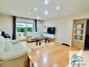 ¡Vive con luz propia en Tarragona Capital! Piso amplio...