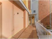 Vive el centro de Viladecans con la comodidad de varias...