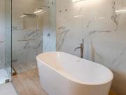 Vive el Lujo y Confort en este Exclusivo Condominio en...